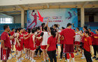 女籃體能訓練，張子宇缺席，李夢王思雨態(tài)度端正。